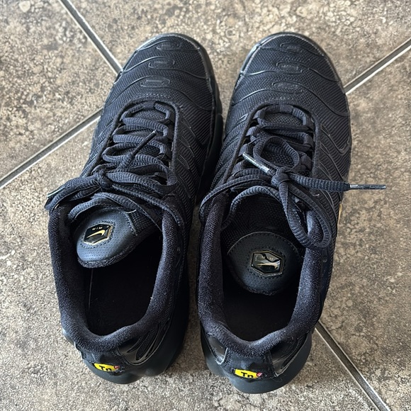 Nike Air Max Shoes - Picture 2 of 7